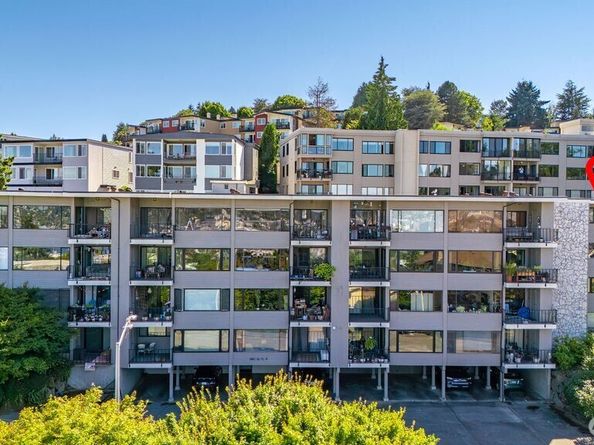 3661 24th Place W 401, Seattle WA 98199
