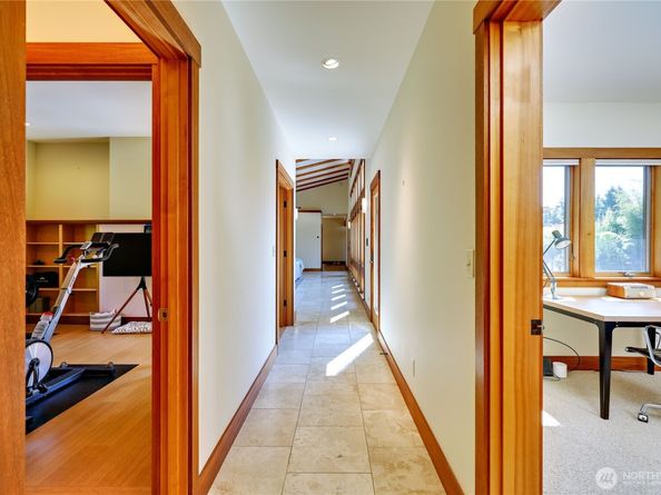 7870 NE Koura Farm Drive, Bainbridge Island WA 98110