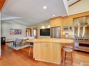7870 NE Koura Farm Drive, Bainbridge Island WA 98110
