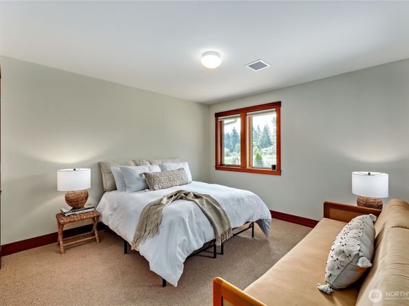7870 NE Koura Farm Drive, Bainbridge Island WA 98110