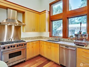 7870 NE Koura Farm Drive, Bainbridge Island WA 98110