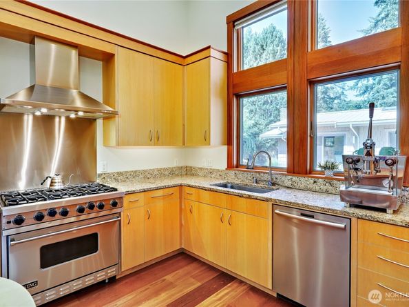 7870 NE Koura Farm Drive, Bainbridge Island WA 98110