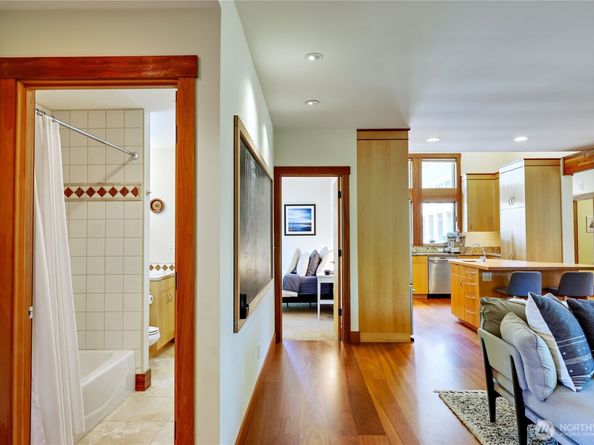 7870 NE Koura Farm Drive, Bainbridge Island WA 98110