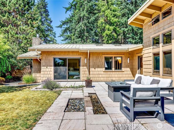 7870 NE Koura Farm Drive, Bainbridge Island WA 98110