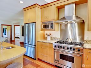 7870 NE Koura Farm Drive, Bainbridge Island WA 98110