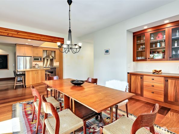 7870 NE Koura Farm Drive, Bainbridge Island WA 98110