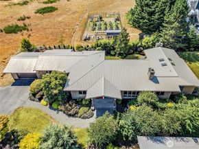 7870 NE Koura Farm Drive, Bainbridge Island WA 98110