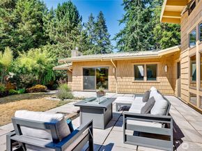 7870 NE Koura Farm Drive, Bainbridge Island WA 98110