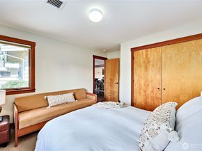 7870 NE Koura Farm Drive, Bainbridge Island WA 98110