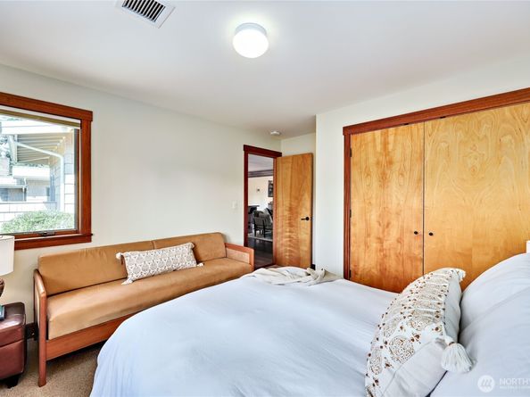 7870 NE Koura Farm Drive, Bainbridge Island WA 98110