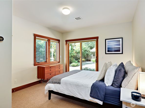 7870 NE Koura Farm Drive, Bainbridge Island WA 98110