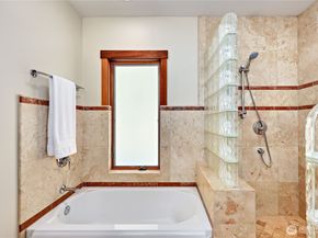 7870 NE Koura Farm Drive, Bainbridge Island WA 98110