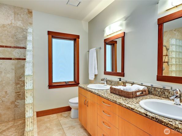 7870 NE Koura Farm Drive, Bainbridge Island WA 98110