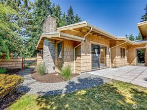 7870 NE Koura Farm Drive, Bainbridge Island WA 98110