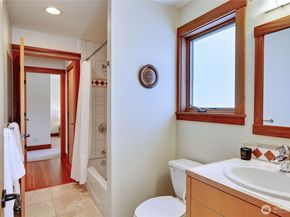 7870 NE Koura Farm Drive, Bainbridge Island WA 98110