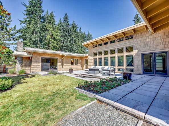 7870 NE Koura Farm Drive, Bainbridge Island WA 98110