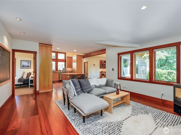 7870 NE Koura Farm Drive, Bainbridge Island WA 98110