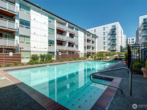 10501 8th Avenue NE 334, Seattle WA 98125