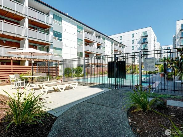 10501 8th Avenue NE 334, Seattle WA 98125