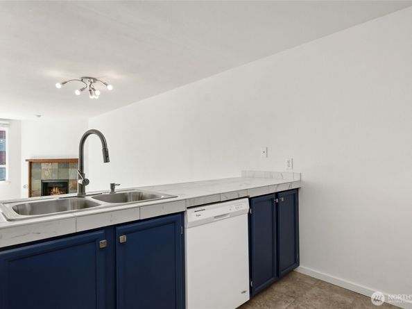 10501 8th Avenue NE 334, Seattle WA 98125