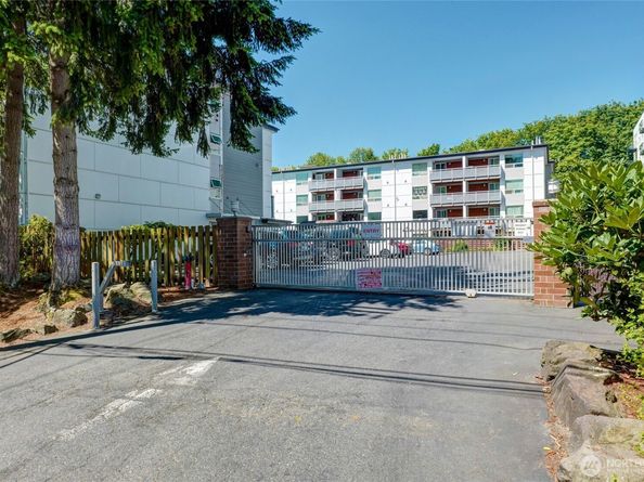 10501 8th Avenue NE 334, Seattle WA 98125