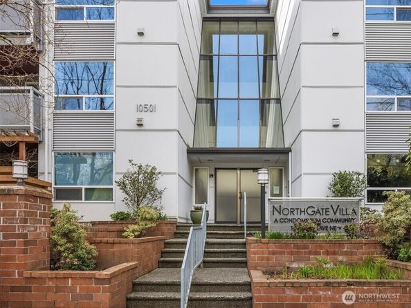 10501 8th Avenue NE 334, Seattle WA 98125