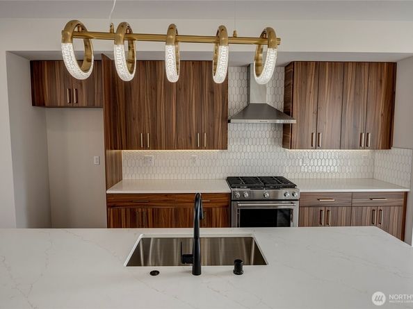 6722 NE 187th Street 101, Kenmore WA 98028