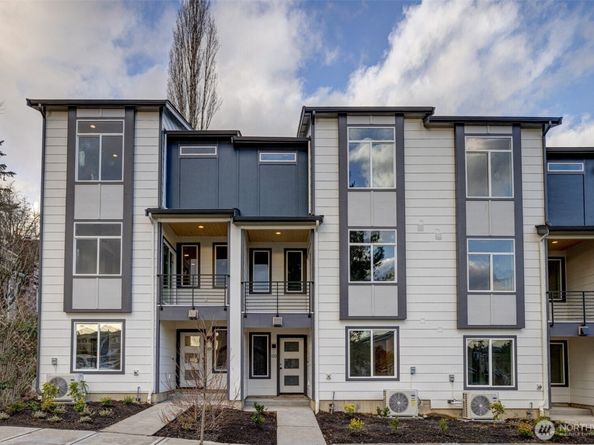 6722 NE 187th Street 101, Kenmore WA 98028