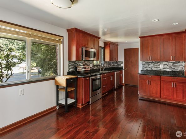 1847 N 183rd St, Shoreline WA 98133