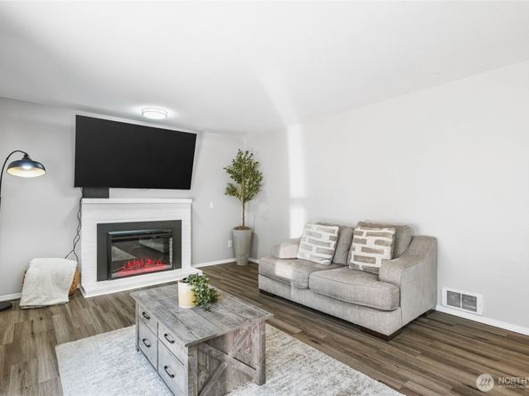 1617 SW 324th Place, Federal Way WA 98023