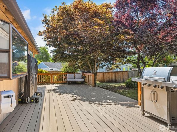 1617 SW 324th Place, Federal Way WA 98023
