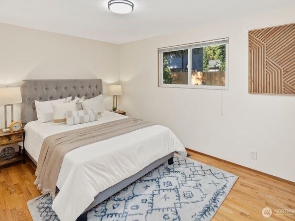 11811 33rd Avenue NE, Seattle WA 98125