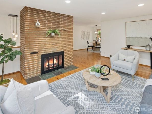 11811 33rd Avenue NE, Seattle WA 98125