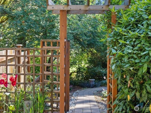 11811 33rd Avenue NE, Seattle WA 98125