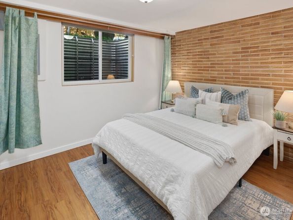 11811 33rd Avenue NE, Seattle WA 98125