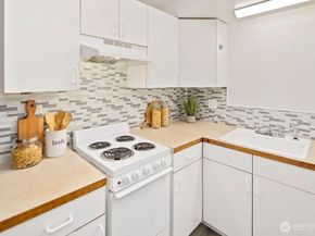11811 33rd Avenue NE, Seattle WA 98125