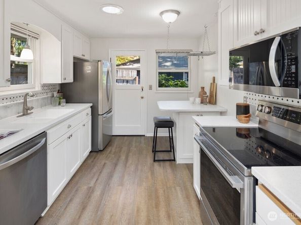 11811 33rd Avenue NE, Seattle WA 98125
