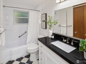 11811 33rd Avenue NE, Seattle WA 98125