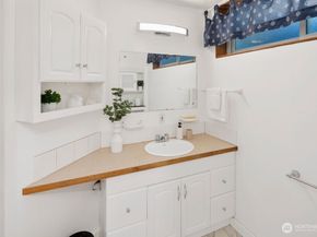 11811 33rd Avenue NE, Seattle WA 98125