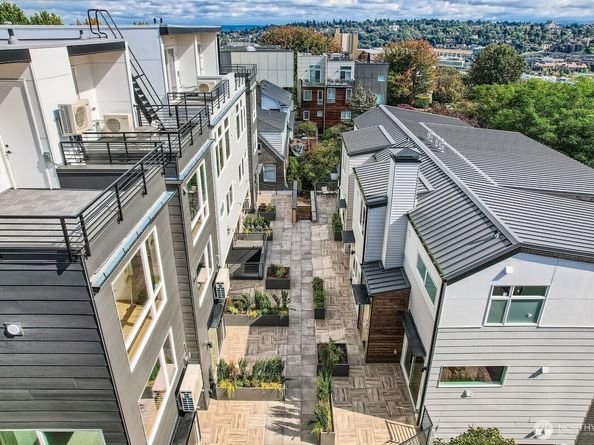 511 Howe Street A, Seattle WA 98109