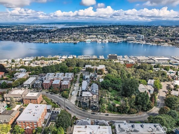 511 Howe Street A, Seattle WA 98109