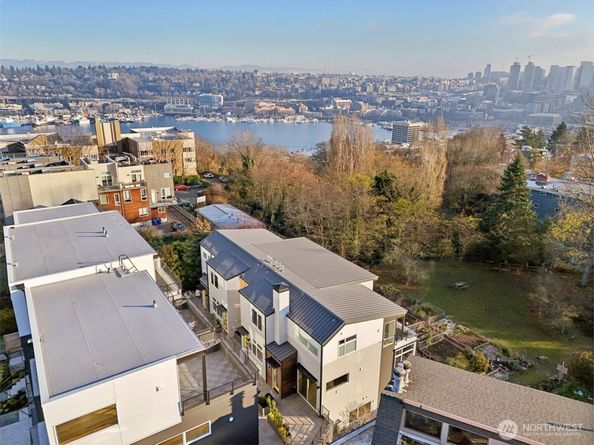 511 Howe Street A, Seattle WA 98109