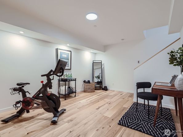 511 Howe Street A, Seattle WA 98109