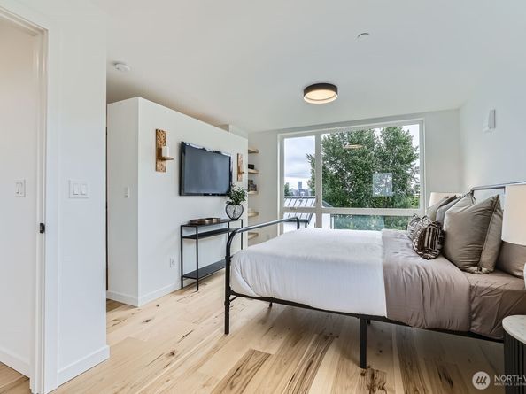 511 Howe Street A, Seattle WA 98109