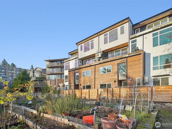511 Howe Street A, Seattle WA 98109
