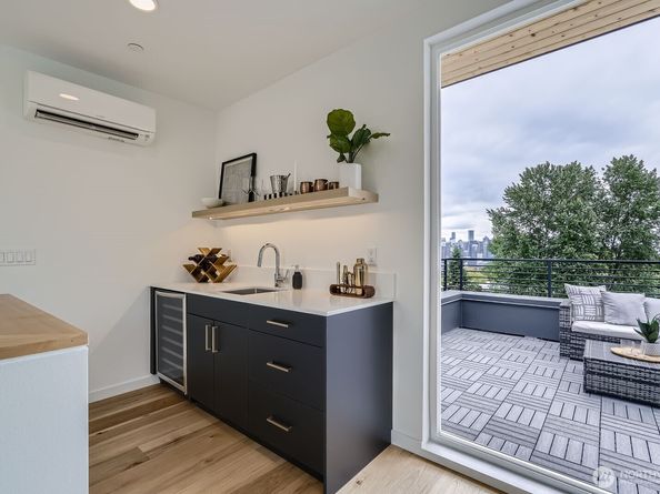 511 Howe Street A, Seattle WA 98109