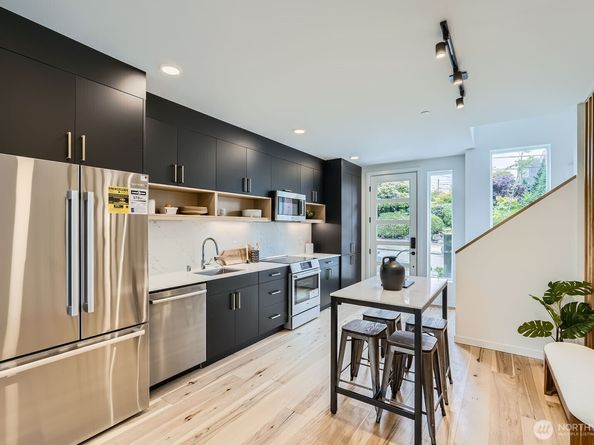 511 Howe Street A, Seattle WA 98109