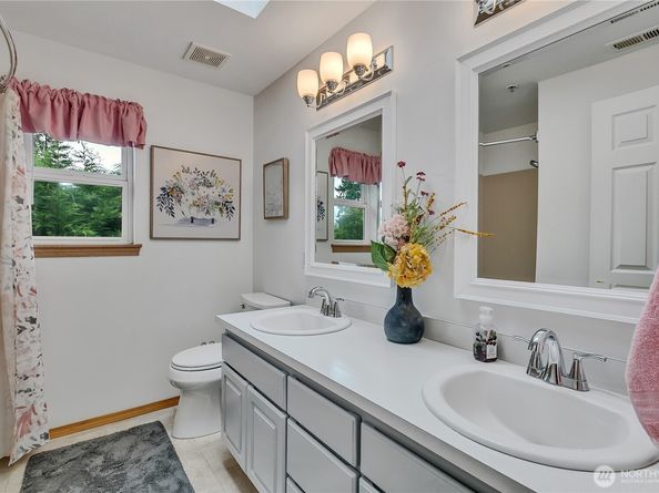 4318 NE 9th Place, Renton WA 98059