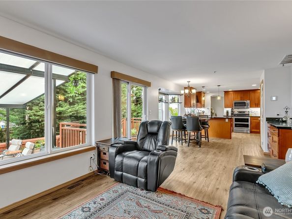 4318 NE 9th Place, Renton WA 98059