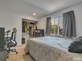 4318 NE 9th Place, Renton WA 98059